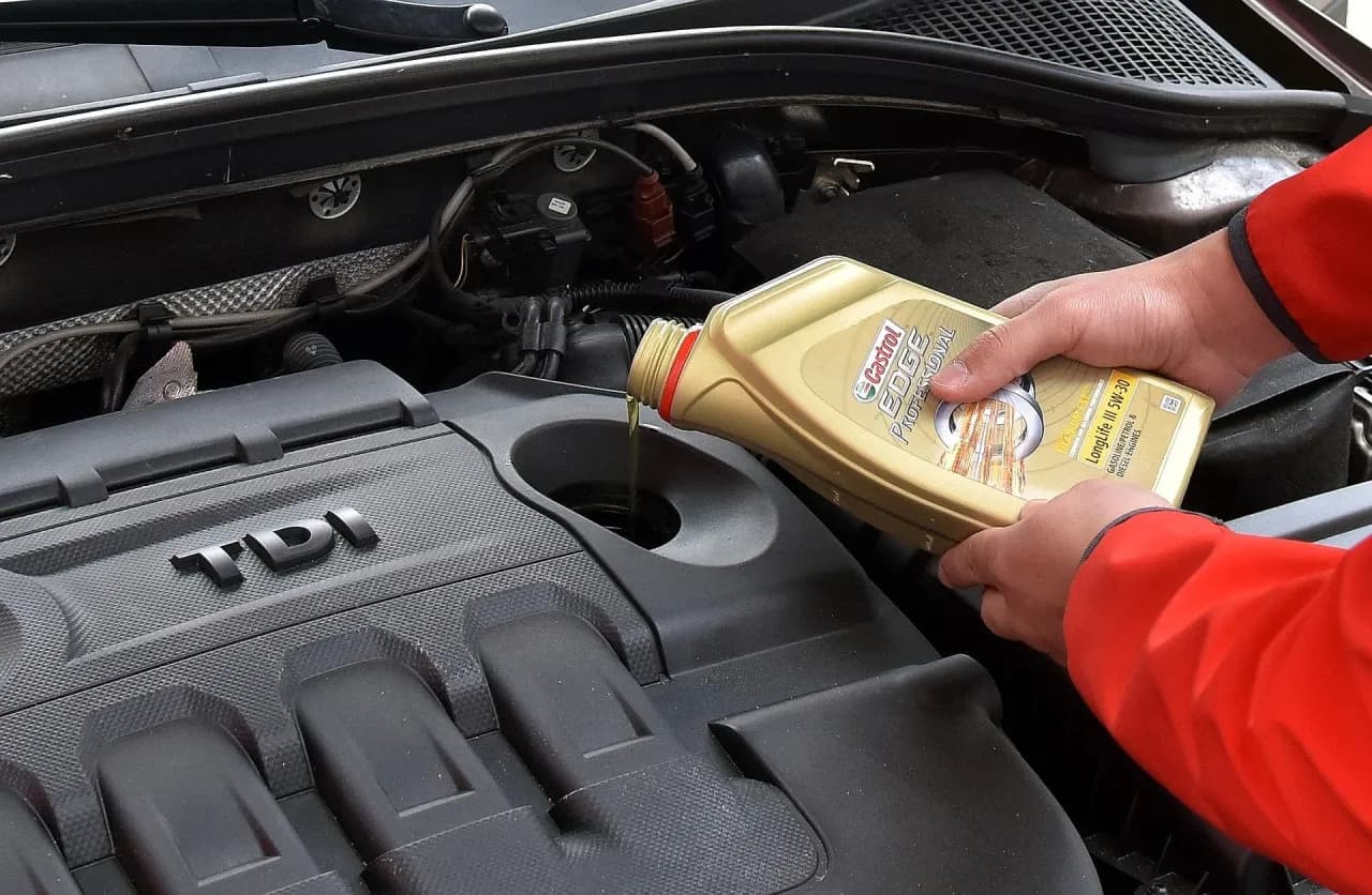 Kontrolka wymiany oleju ile można jechać i jakie są ryzyka Kontrolka wymiany oleju ile można jechać i jakie są ryzyka