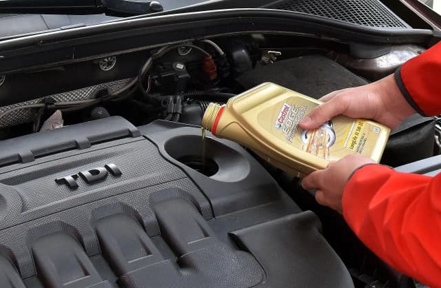 Kontrolka wymiany oleju ile można jechać i jakie są ryzyka Kontrolka wymiany oleju ile można jechać i jakie są ryzyka