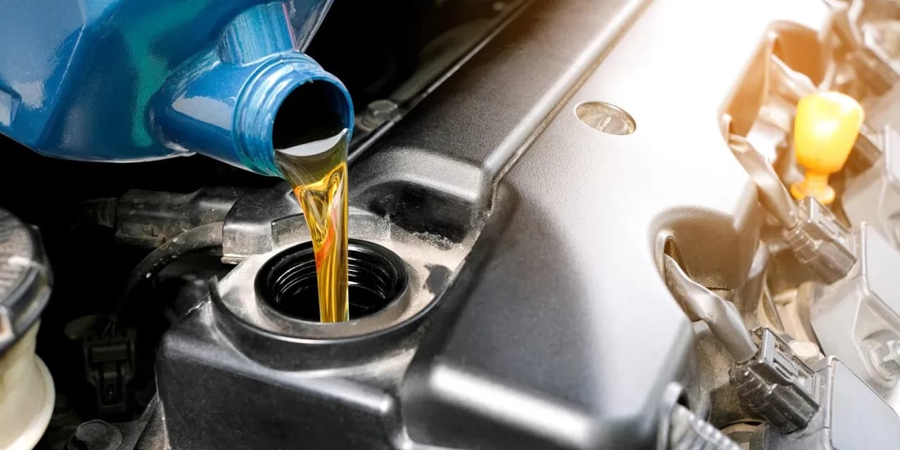 Co daje wymiana oleju? Poznaj korzyści i uniknij kosztownych napraw Co daje wymiana oleju? Poznaj korzyści i uniknij kosztownych napraw