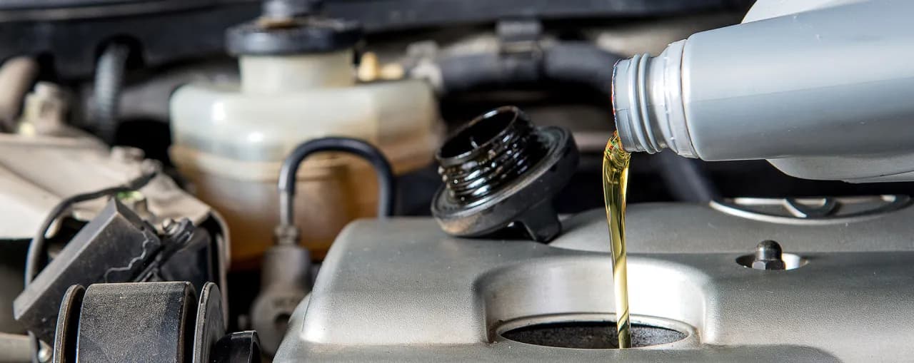 Ile trwa wymiana oleju w serwisie? Sprawdź, zanim umówisz wizytę Ile trwa wymiana oleju w serwisie? Sprawdź, zanim umówisz wizytę